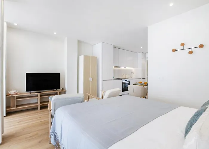 Glow | 111 Collection Apartment *