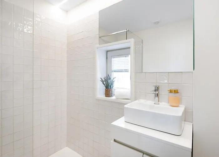 Glow | 111 Collection Apartment *