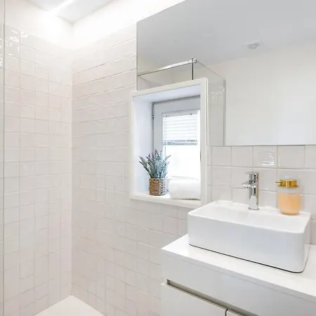 Glow I 111 Collection Daire *